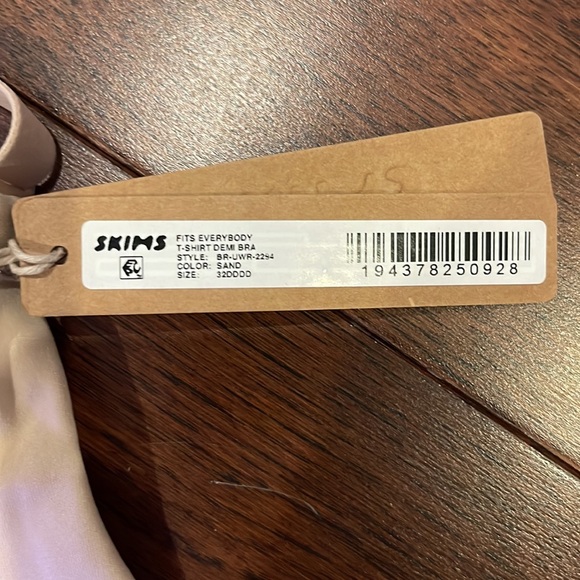 NWT SKIMS Fits Everybody T-Shirt Bra Sz 32DDDD - Picture 3 of 5